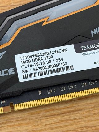 32GB DDR4 3200 MT/s CL16 RGB