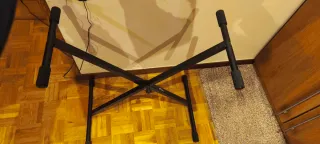 Piano eléctrico con soporte