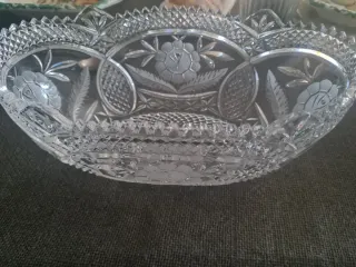 Centro de cristal tallado con flores