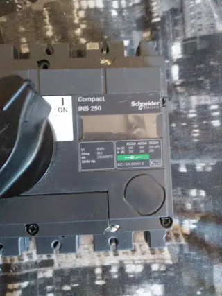 Interruptor corte general Schneider INS 250