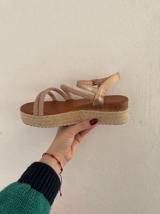 Sandalias doradas mujer plataforma