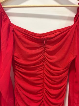 Vestido rojo escote cuadrado manga larga