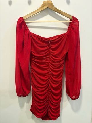 Vestido rojo escote cuadrado manga larga