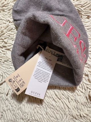 Gorro de GUESS nuevo con etiqueta