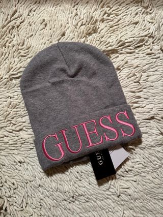 Gorro de GUESS nuevo con etiqueta