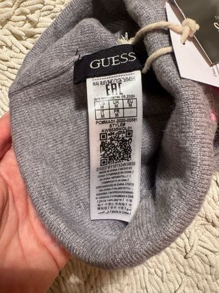 Gorro de GUESS nuevo con etiqueta