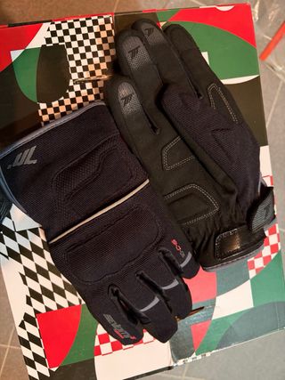 Casco SHIRO  y Guantes seventy