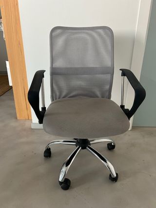 Silla de oficina ergonómica gris