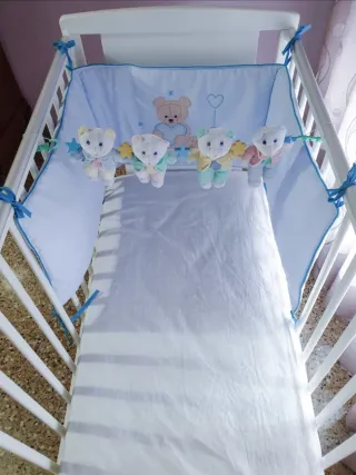 Cuna de bebé blanca