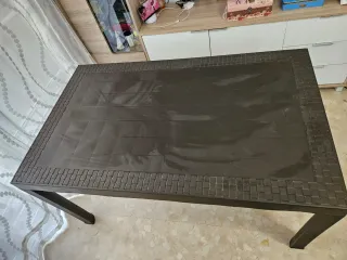 MESA DE TERRAZA MARRON CHOCOLATE.