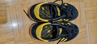 Zapatillas Adidas Spezial Negras y Amarillas T46