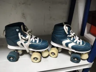 Patines en línea azul y blanco