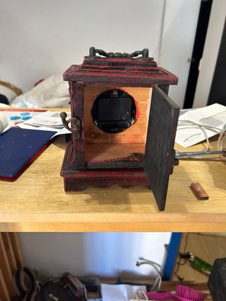 Reloj de mesa antiguo decorativo