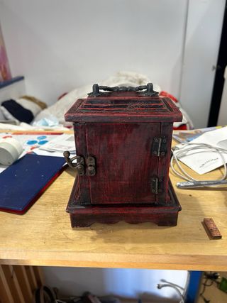 Reloj de mesa antiguo decorativo