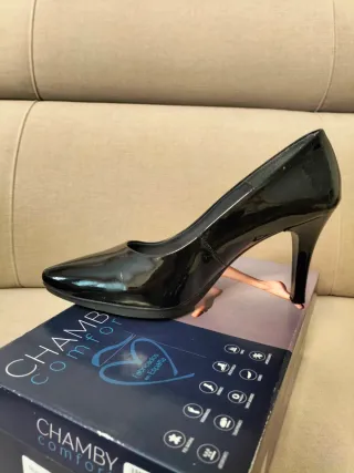 Zapatos Chamby charol tacón 9cm negros