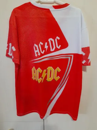 3 Camisetas. AC/DC-GUITARRA y  VALENTINO ROSSI
