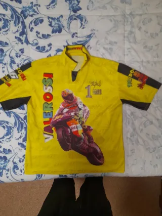 3 Camisetas. AC/DC-GUITARRA y  VALENTINO ROSSI