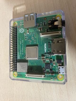 Raspberry Pi 3 A con carcasa y cargador