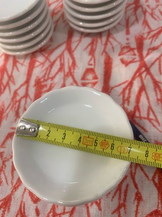 Platillos blancos de cerámica