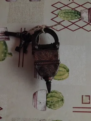 Antiguo candado S. XVIII con 4 llaves