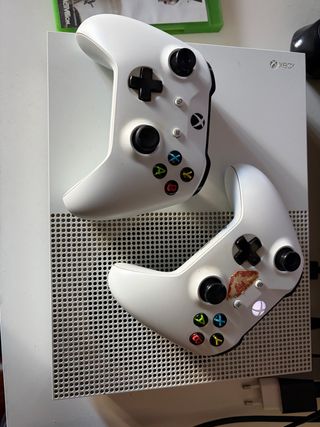 Xbox One 1TB + 2 Mandos + Juegos
