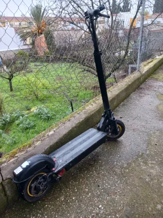 Patinete eléctrico negro