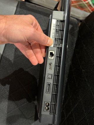 PS3 500GB + 2 Mandos + LAST OF US SIN DESPRECINTAR