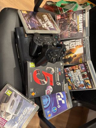 PS3 500GB + 2 Mandos + LAST OF US SIN DESPRECINTAR