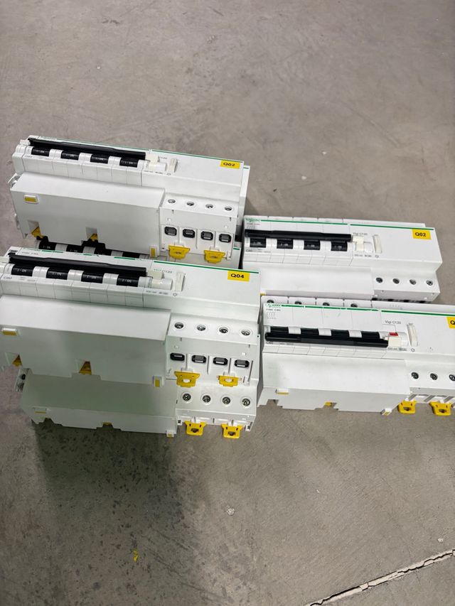 Protector combinado de sobretensiones Schneider El