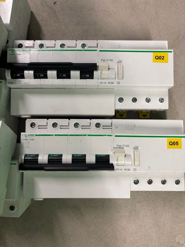 Protector combinado de sobretensiones Schneider El