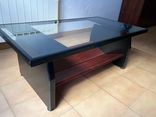 Mesa de centro se puede elevar.