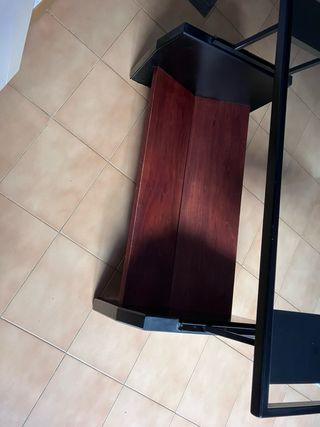 Mesa de centro se puede elevar.