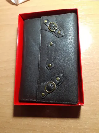 Cartera de mujer negra con hebillas Adapell