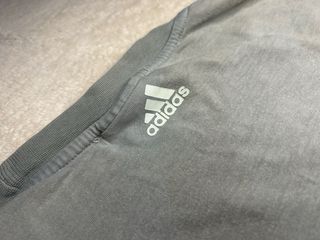 Camiseta Adidas Vintage Gris