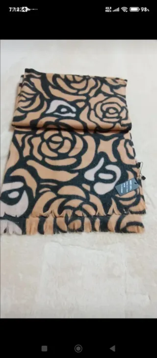 Sciarpa con stampa floreale