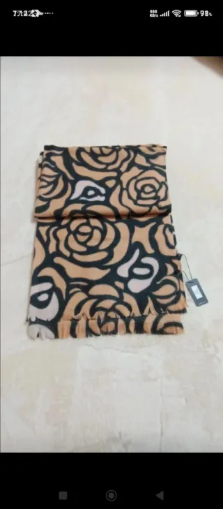 Sciarpa con stampa floreale