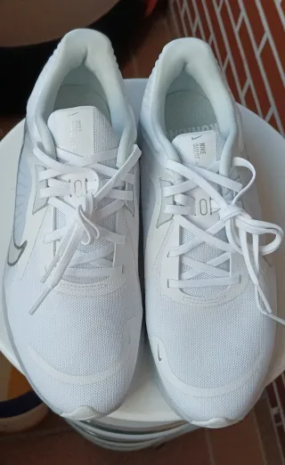 Zapatillas Nike Quest 5 Mujer Blancas