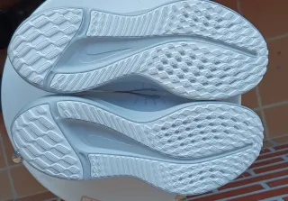 Zapatillas Nike Quest 5 Mujer Blancas