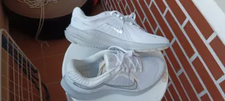 Zapatillas Nike Quest 5 Mujer Blancas