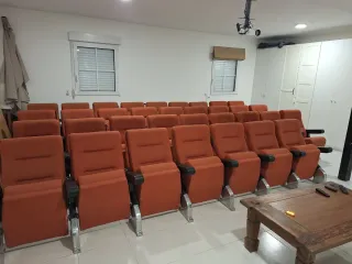 Butacas de cine/conferencias naranja. 34 butacas.
