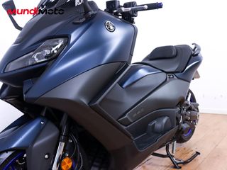 YAMAHA T-MAX 560