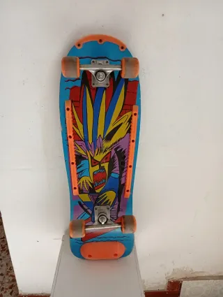 Tabla skate con diseño de monstruo