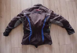 Chaqueta de moto negra y azul