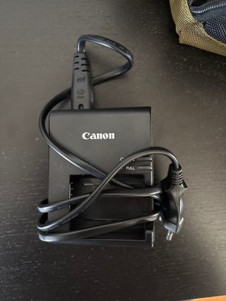 Canon EOS 1300D + Objetivo EF-S 18-55mm