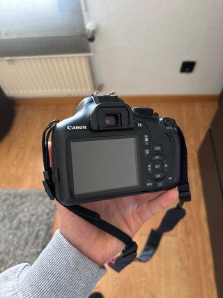 Canon EOS 1300D + Objetivo EF-S 18-55mm