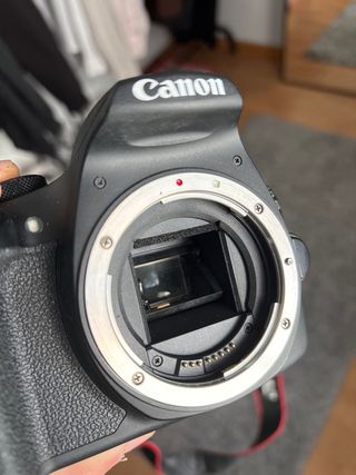 Canon EOS 1300D + Objetivo EF-S 18-55mm