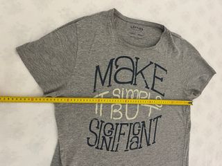 T-shirt cinzenta Lefties com frase