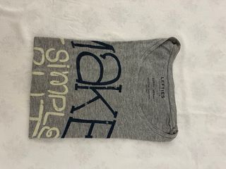 T-shirt cinzenta Lefties com frase