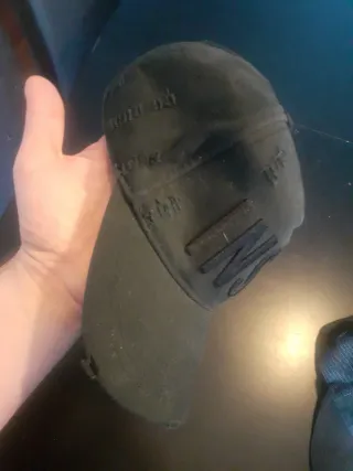 3 Gorras Negras y Marrones