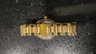 Reloj Guess Dorado con Cristales